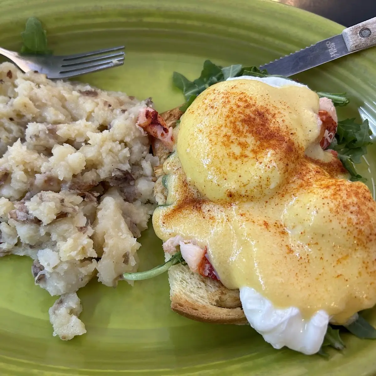 Eggs Benedict with Sliced Corned Beef