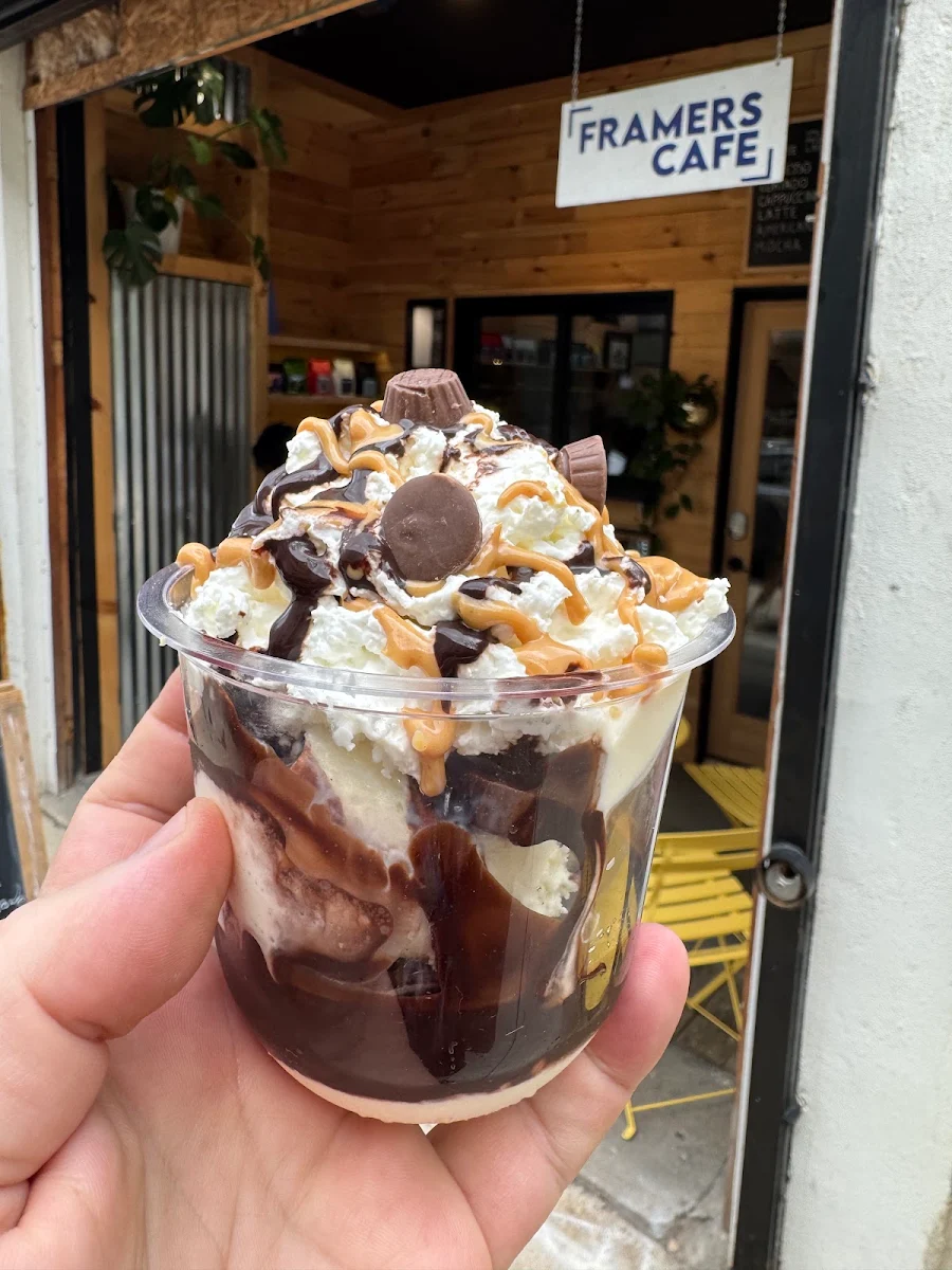 Peanut Butter Cup Ice Cream Sundae