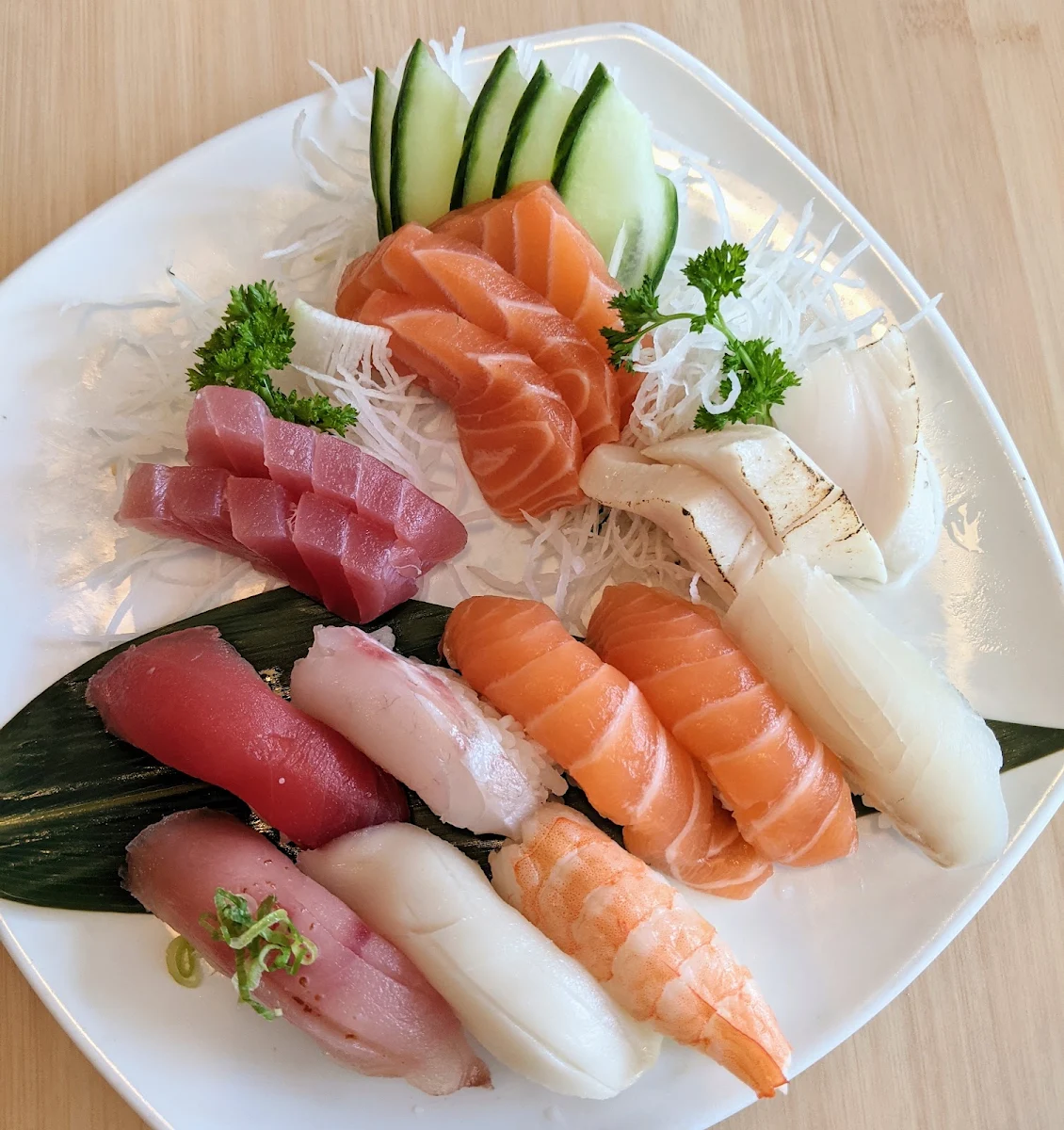 Sushi Sashimi Combo 1 16, Hana Sushi