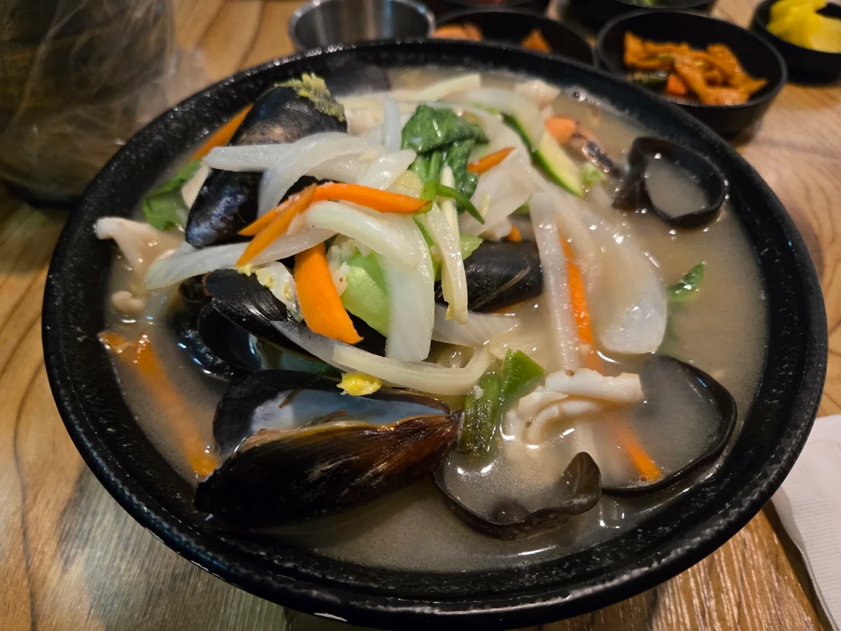 Spicy Seafood Noodles Soup, De Chou