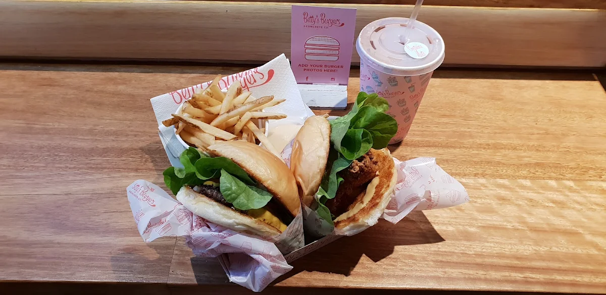 Betty Classic, Betty's Burgers