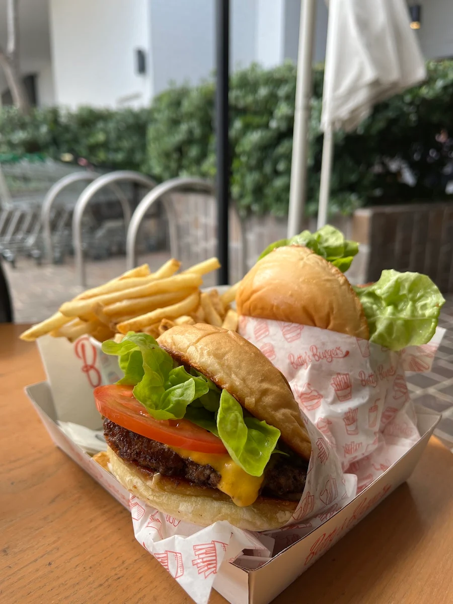 Betty's Protein Double Beef Stack, Betty's Burgers