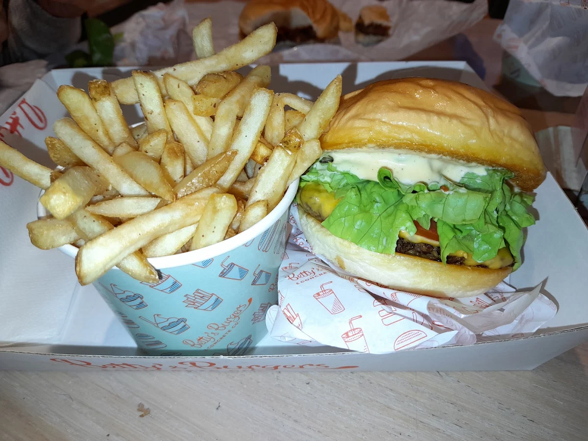 Classic Burger and Fries, Betty's Burgers