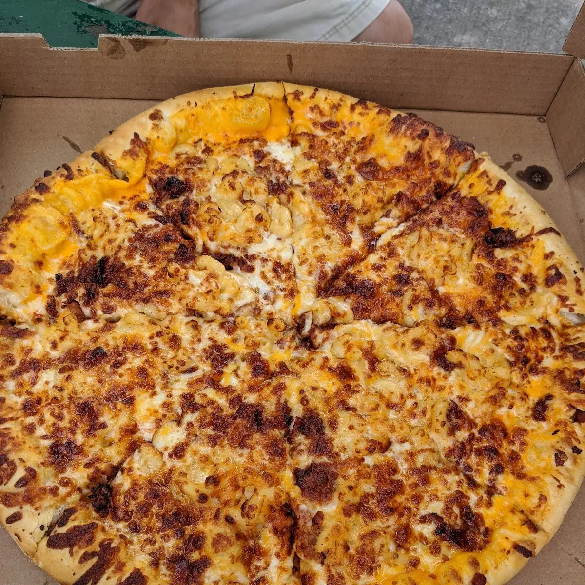 Bacon Macaroni & Cheese Pizza