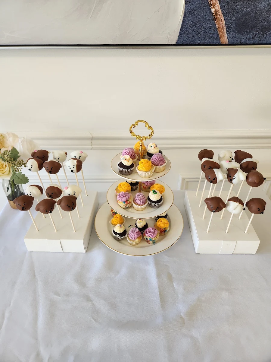 Cake Pops and Mini Cupcakes
