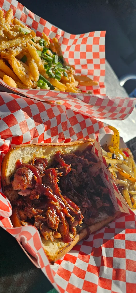 Pulled Pork Sandwich&Onion Rings