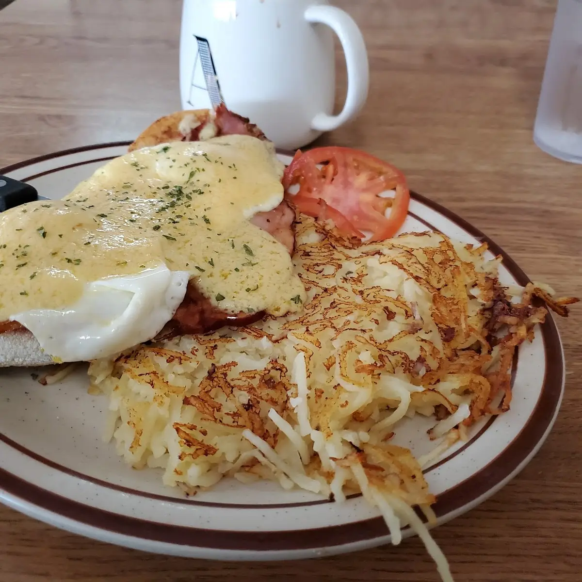Eggs Benedict w Hash Browns