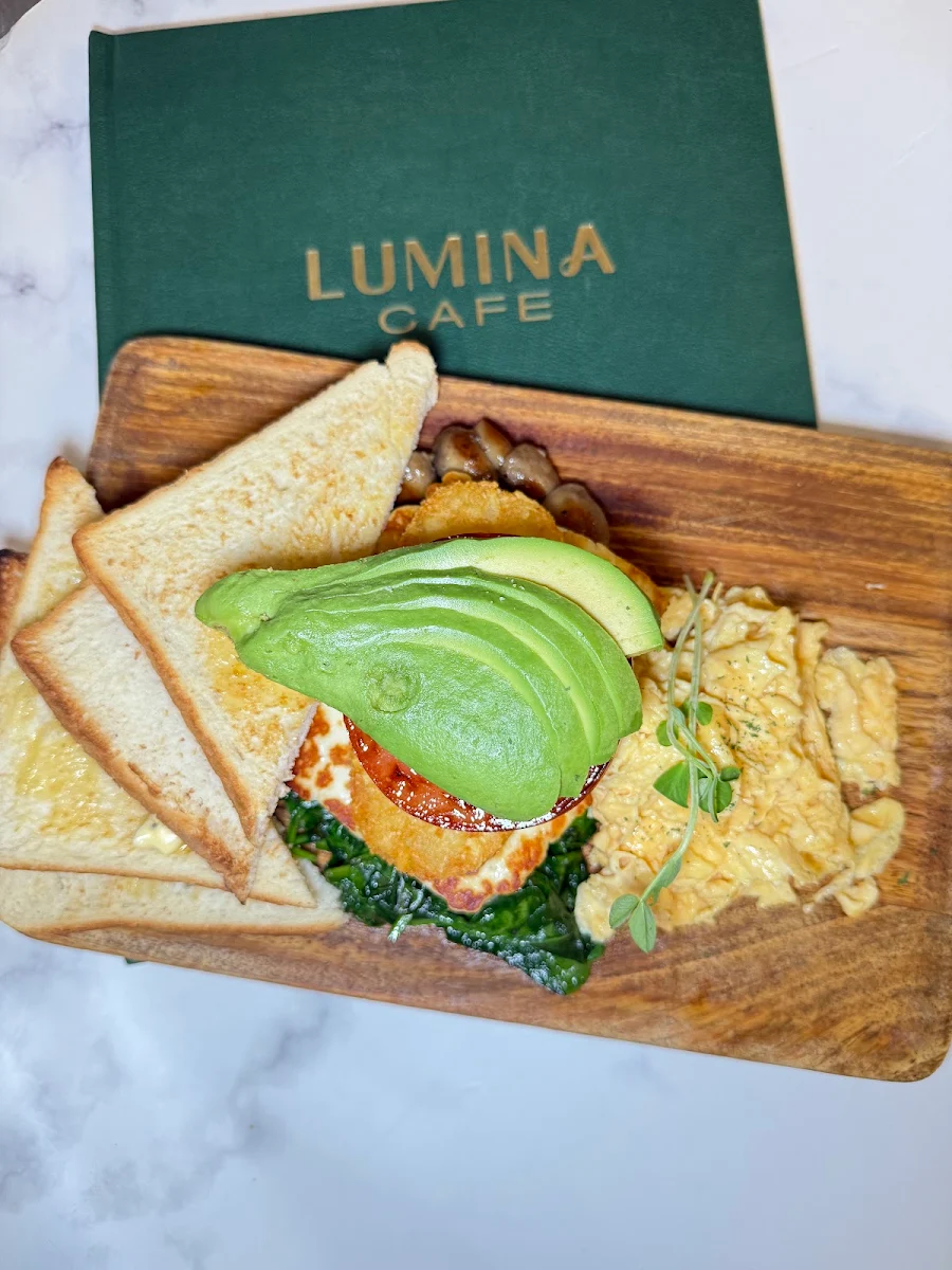 Highlights, Lumina Cafe Castle towers