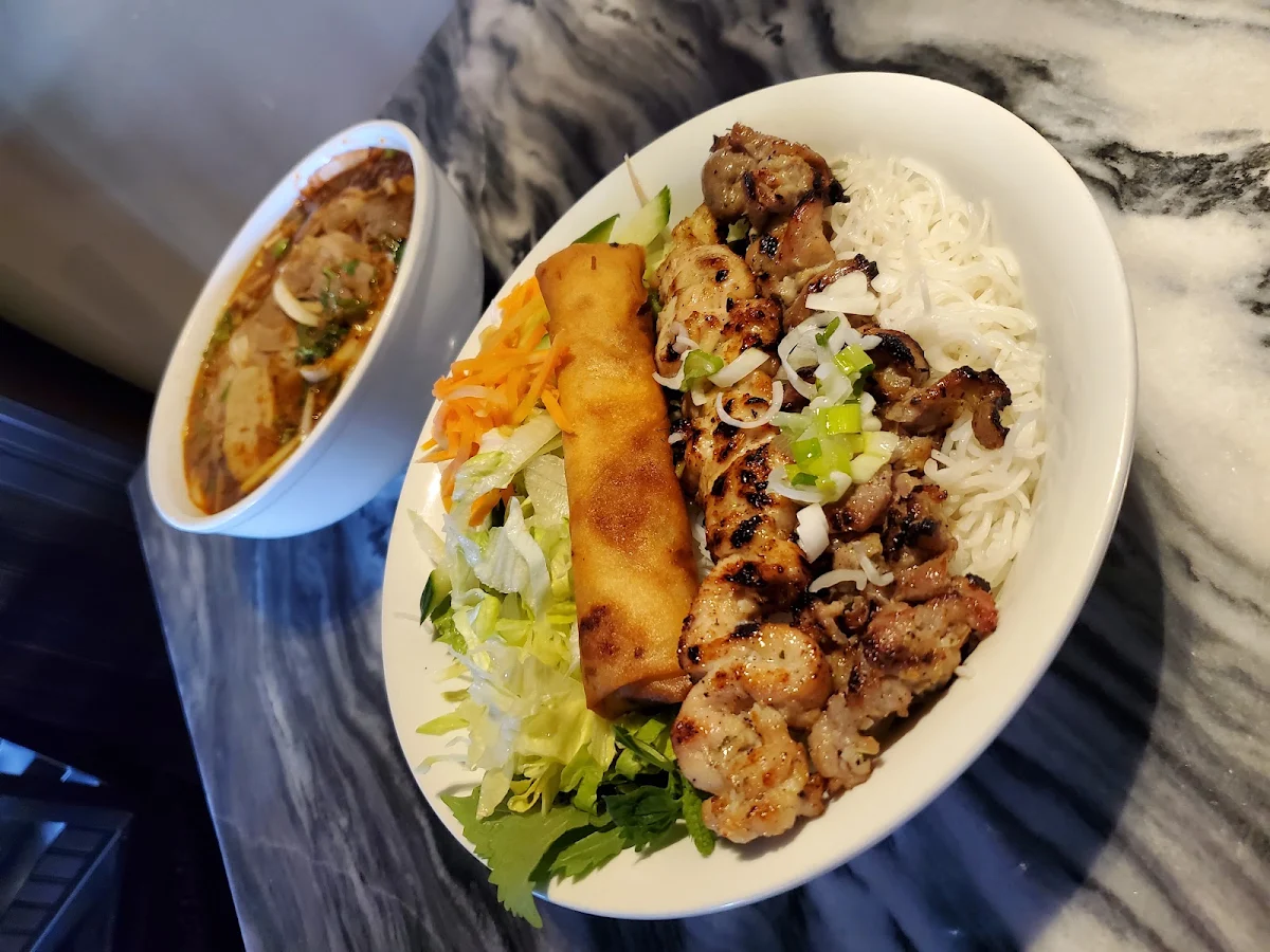 812 Spring Roll BBQ Pork and BBQ Chicken on Vermicelli