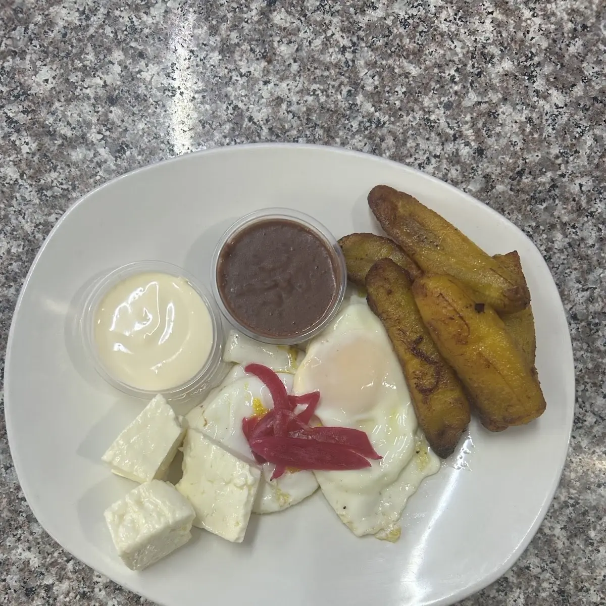 Desayuno Típico Typical Breakfast