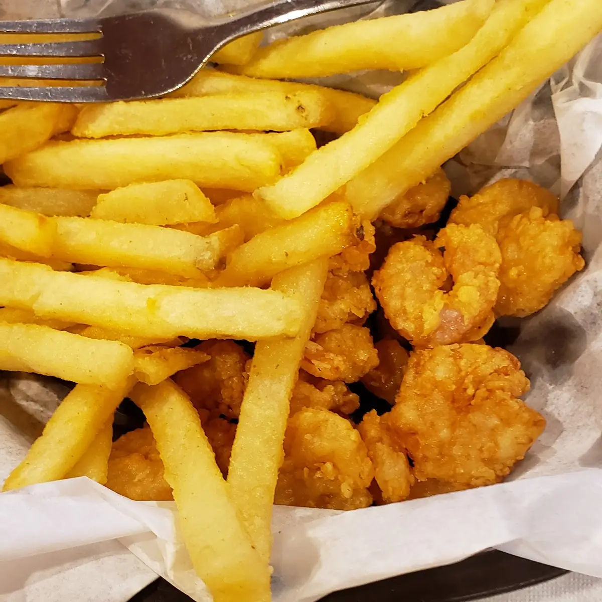 Fried Shrimp Basket with French Fries