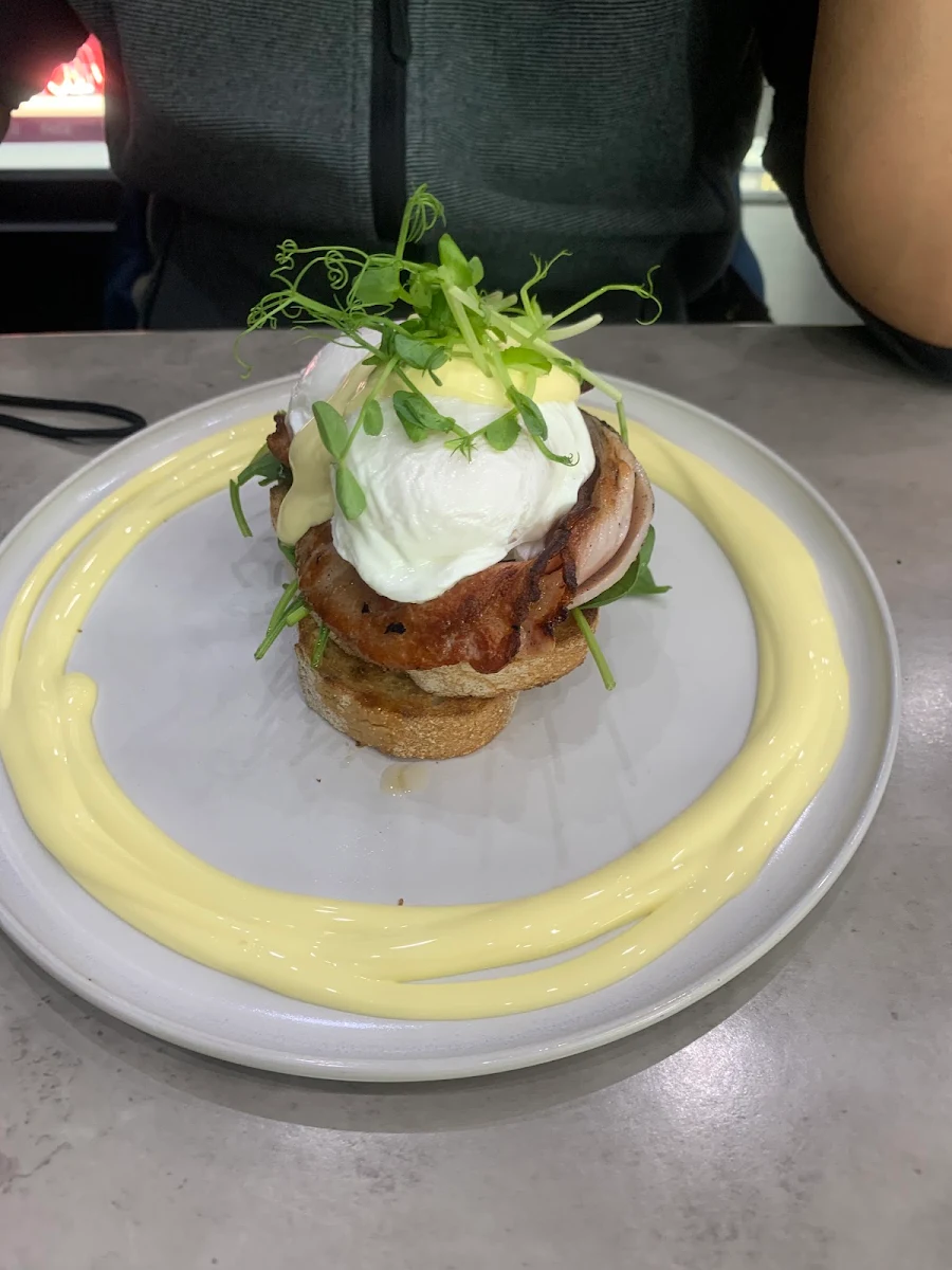 Benedict Egg with Bacon