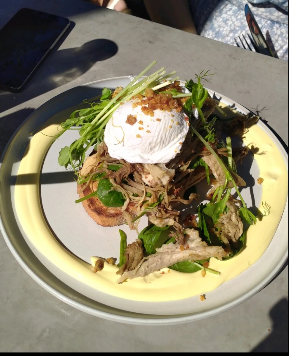 Pulled Pork Eggs Benedict Sandwich with Hollandaise Sauce