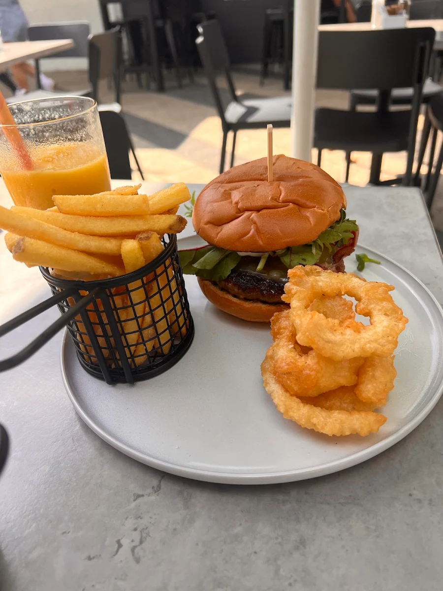 The Tradie Burger