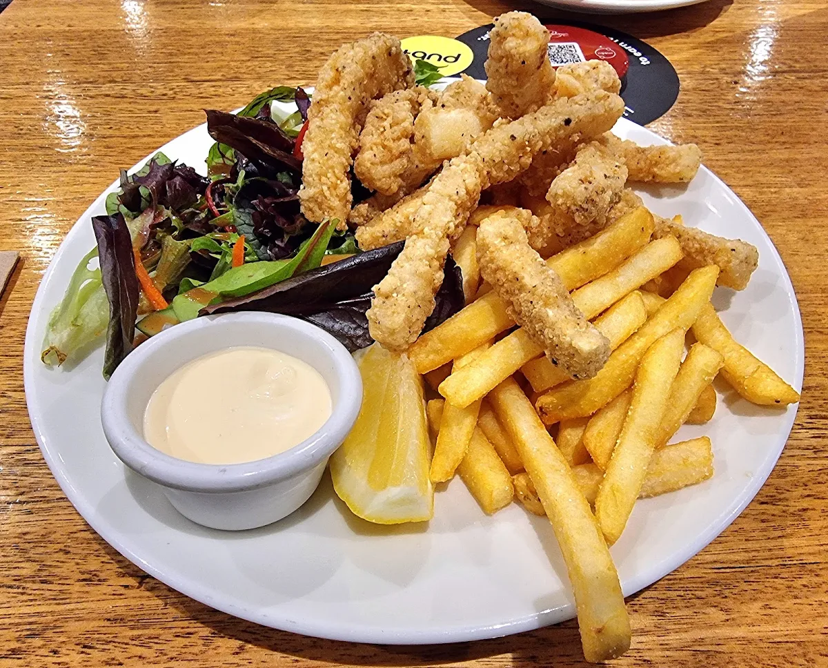 Calamari with Salad and Chips, Eltham Hotel