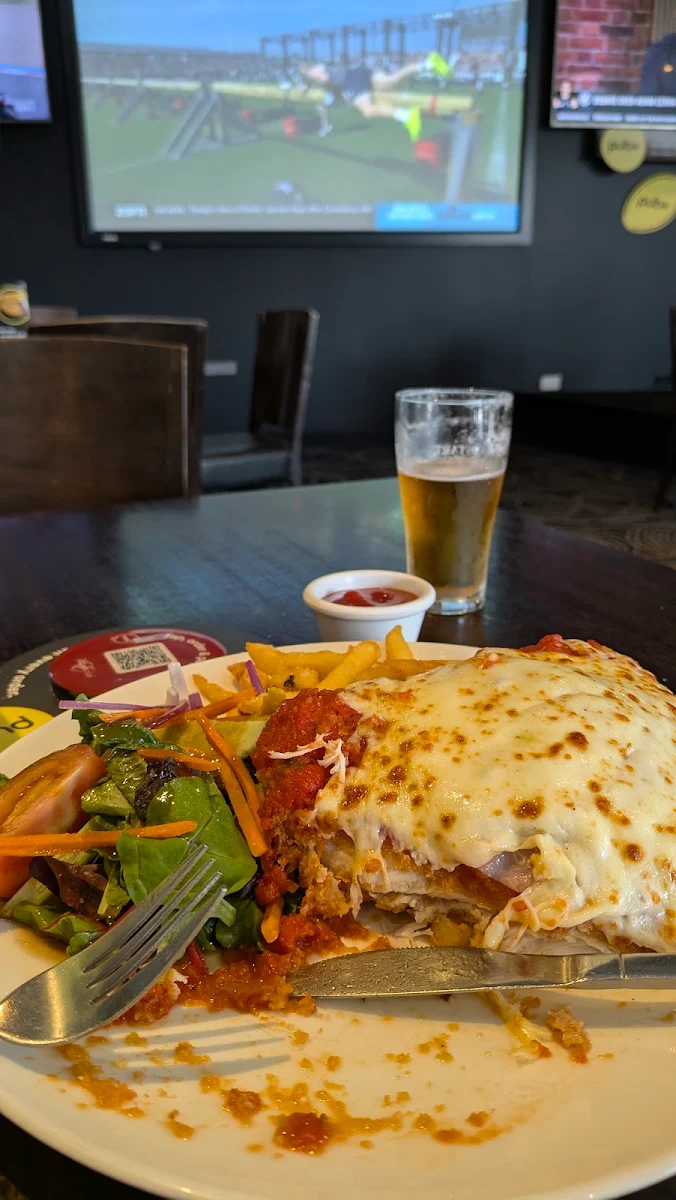 Chicken Parma and Beer 20 Bucks, Eltham Hotel