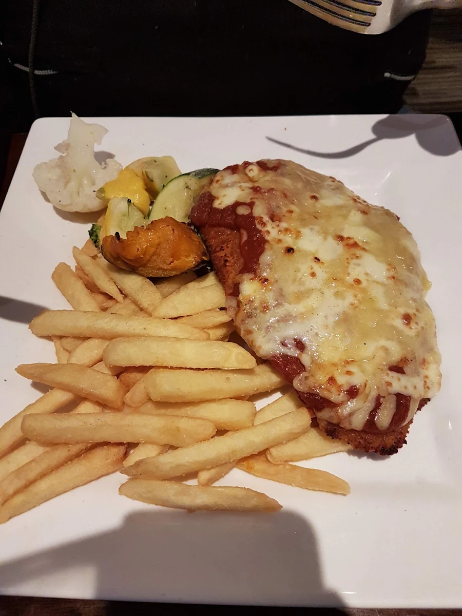 Chicken Parmigiana and Chips, Eltham Hotel