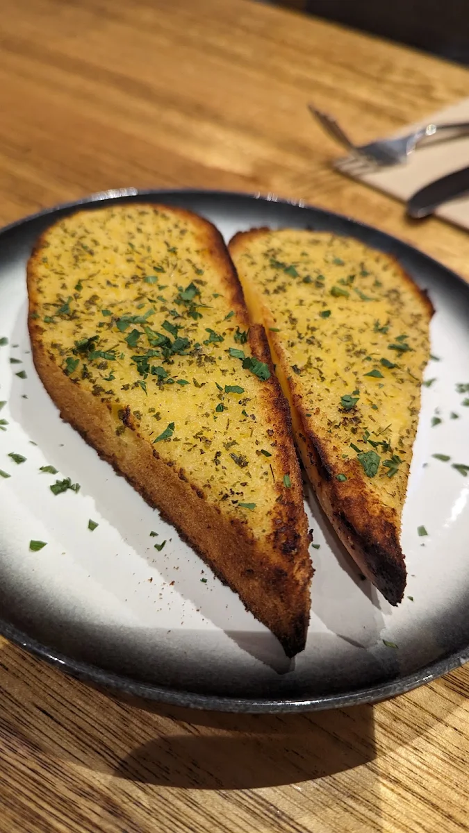 Garlic Bread, Eltham Hotel