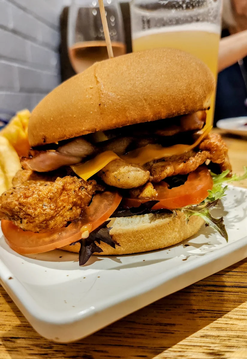 Highlights, Eltham Hotel