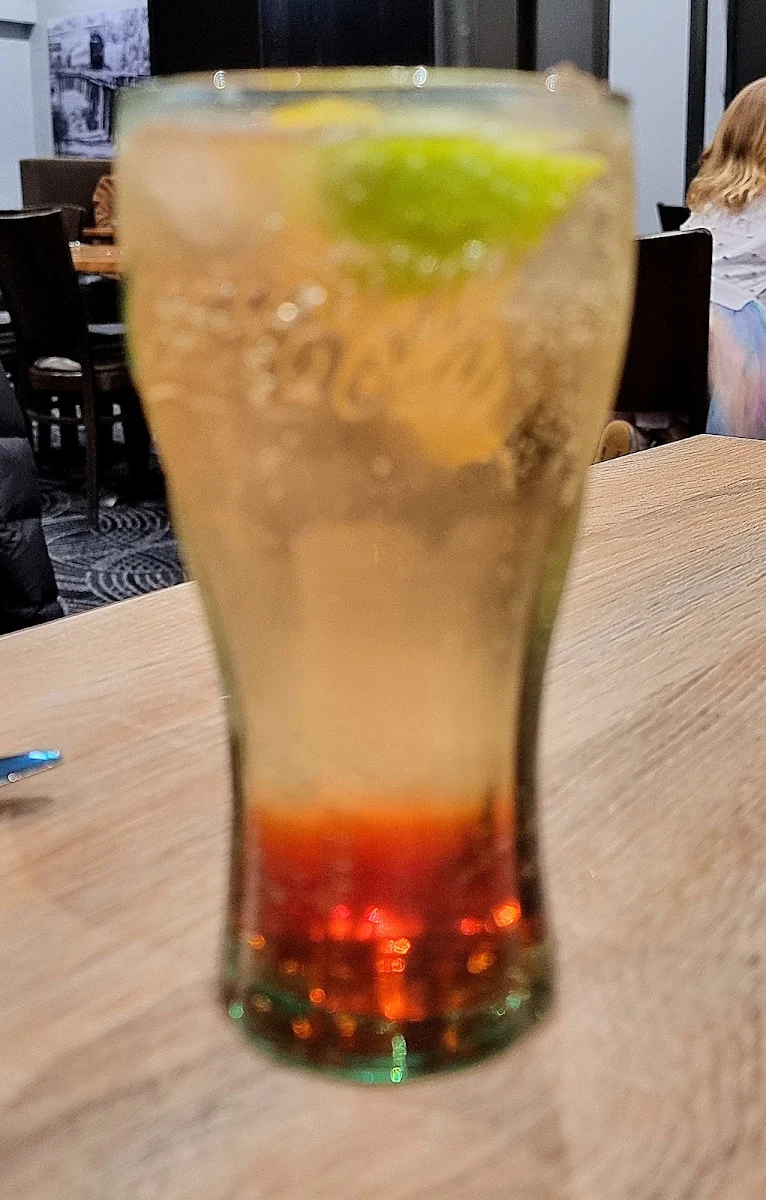 Lemon Lime and Bitters, Eltham Hotel