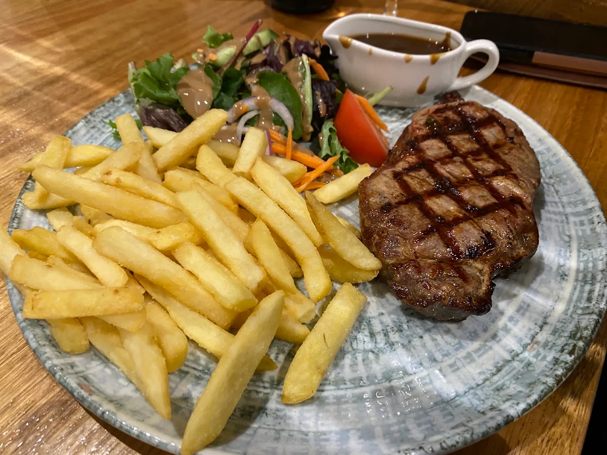 Porterhouse and Chips, Eltham Hotel
