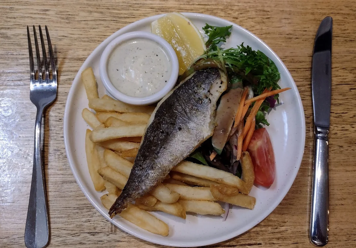 Senior's Grilled Fish & Chips, Eltham Hotel