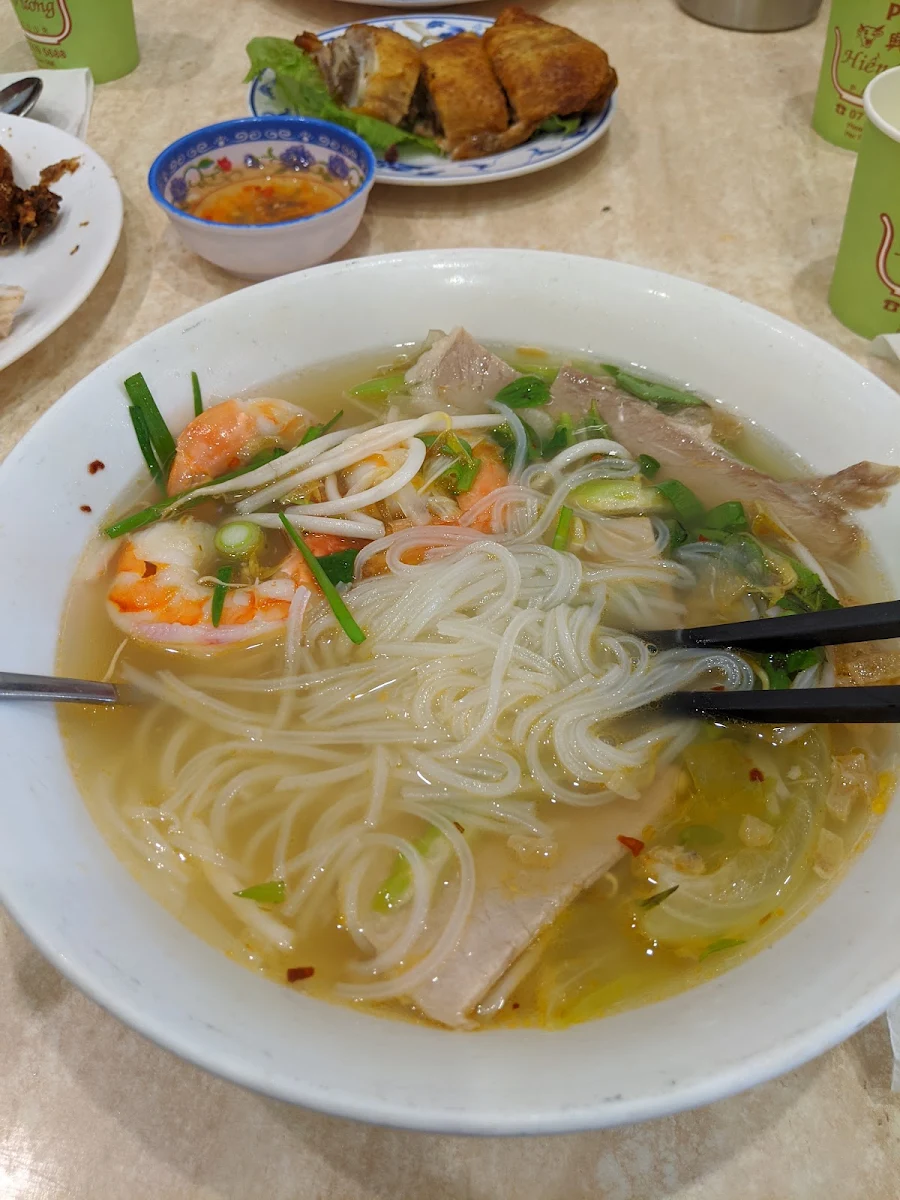 25 Pork and Prawn Noodles Soup, Pho Hien Vuong Pasteur