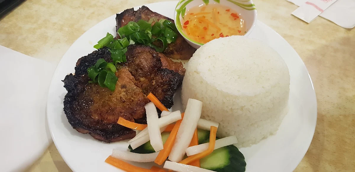 BBQ Chicken on Steam Rice, Pho Hien Vuong Pasteur