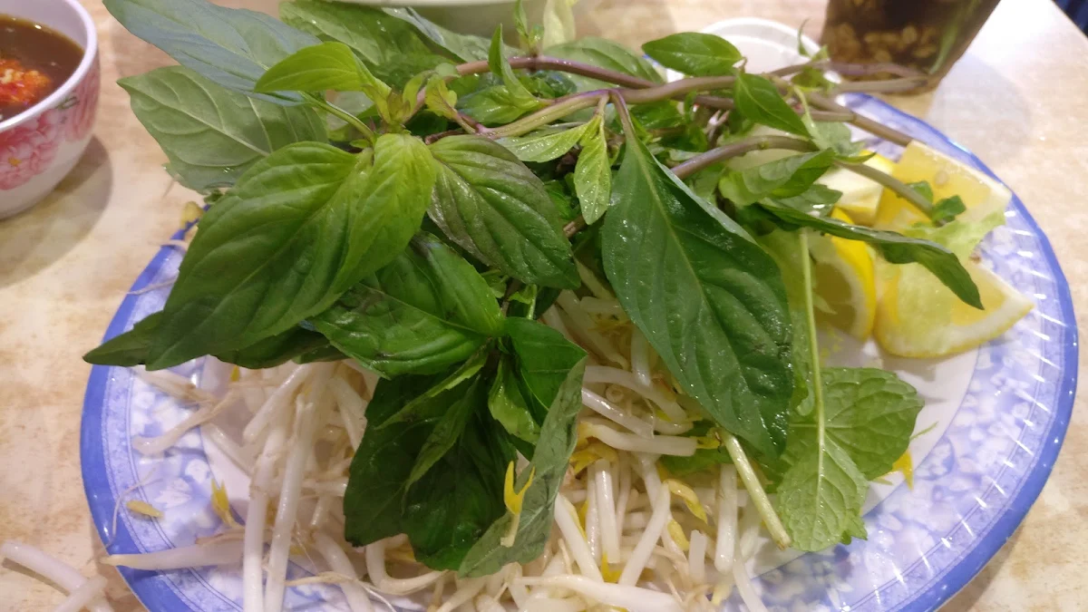 Highlights, Pho Hien Vuong Pasteur
