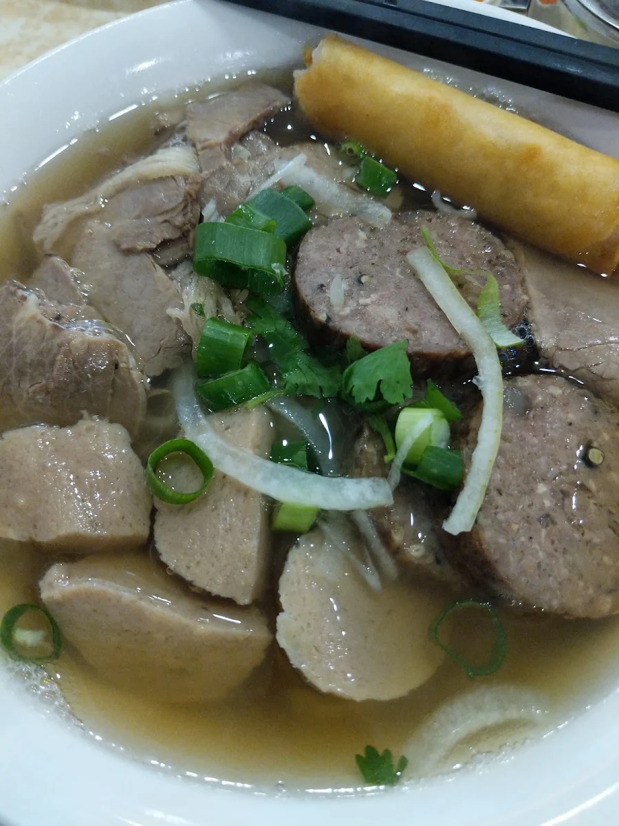 Pho DAC Biet, Pho Hien Vuong Pasteur