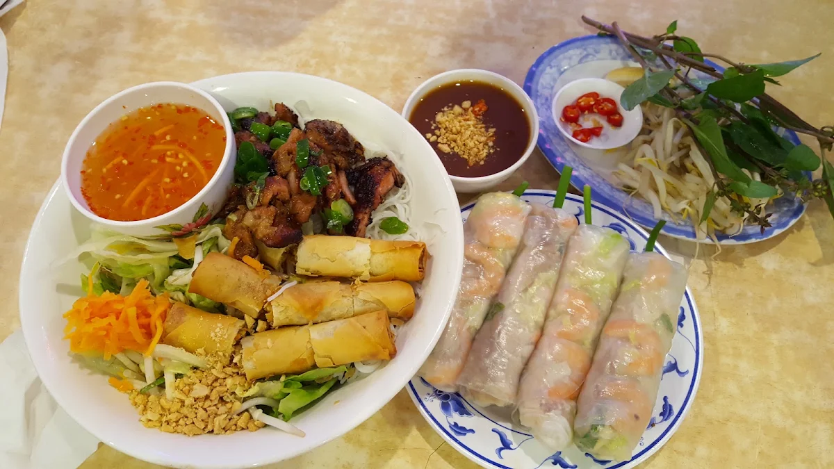 Prawn and Pork Rice Paper Rolls, Pho Hien Vuong Pasteur