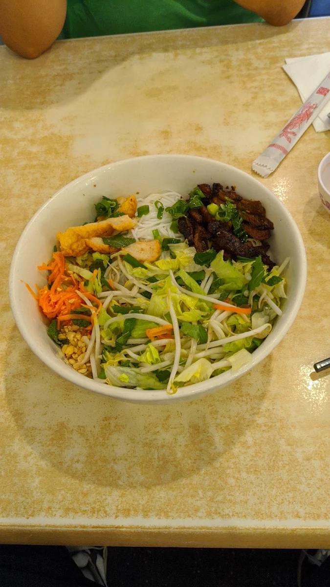 Vermicelli with Salad, Pho Hien Vuong Pasteur