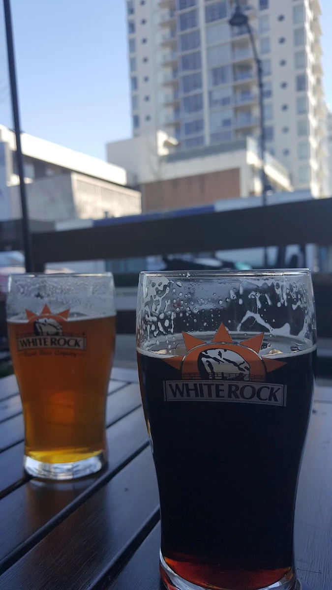 IPA & Port Pints, White Rock Beach Beer Company