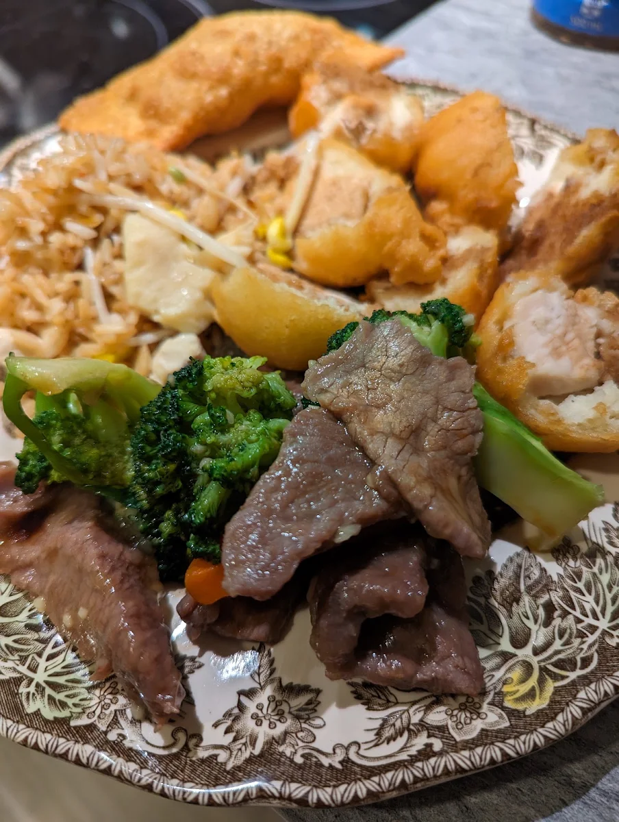 Beef with Broccoli Chicken Balls, Lucky Kitchen Buffet