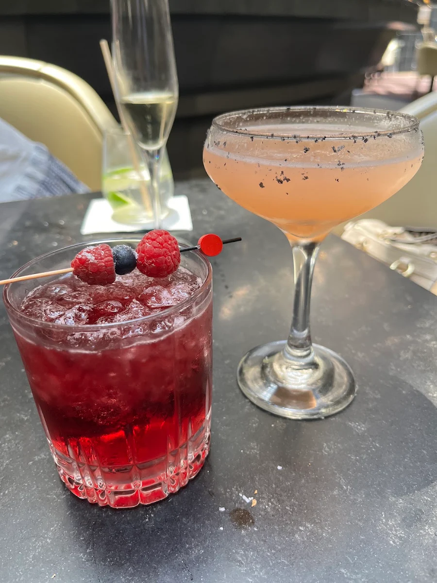 Cocktails, The Atrium on 35