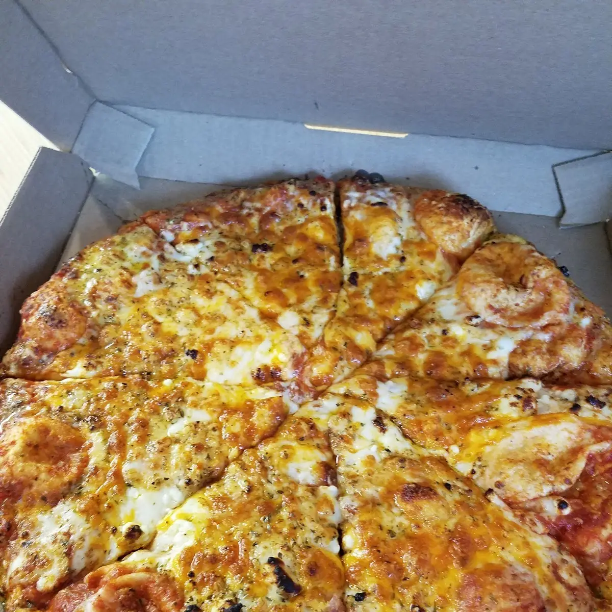 Wisconsin 6 Cheese Pizza