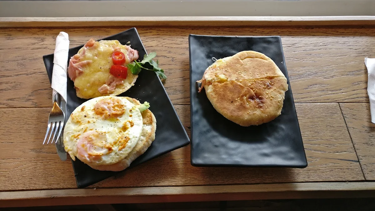 Highlights, Little Bridge Cafe