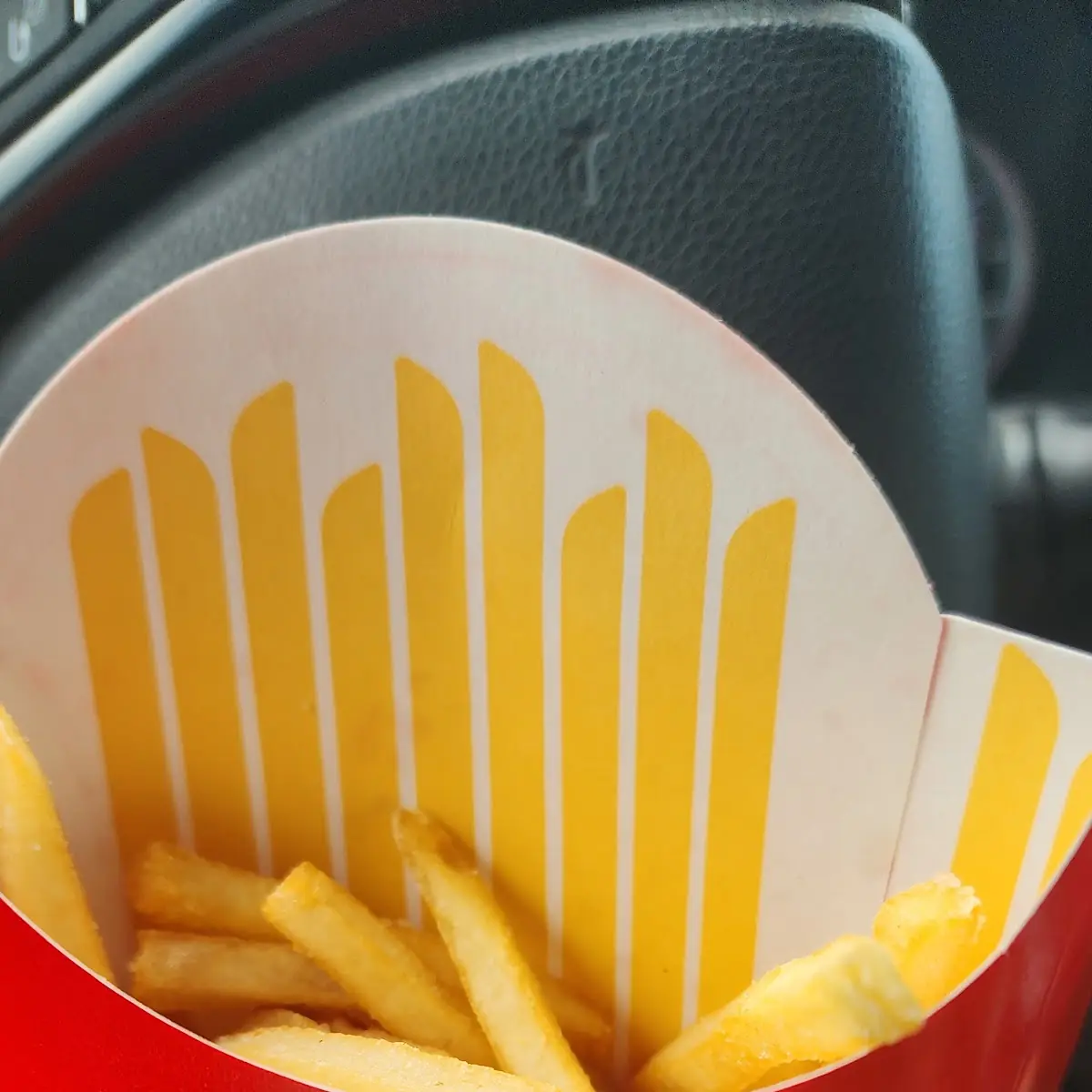Mcnuggets & 2 Medium Fries