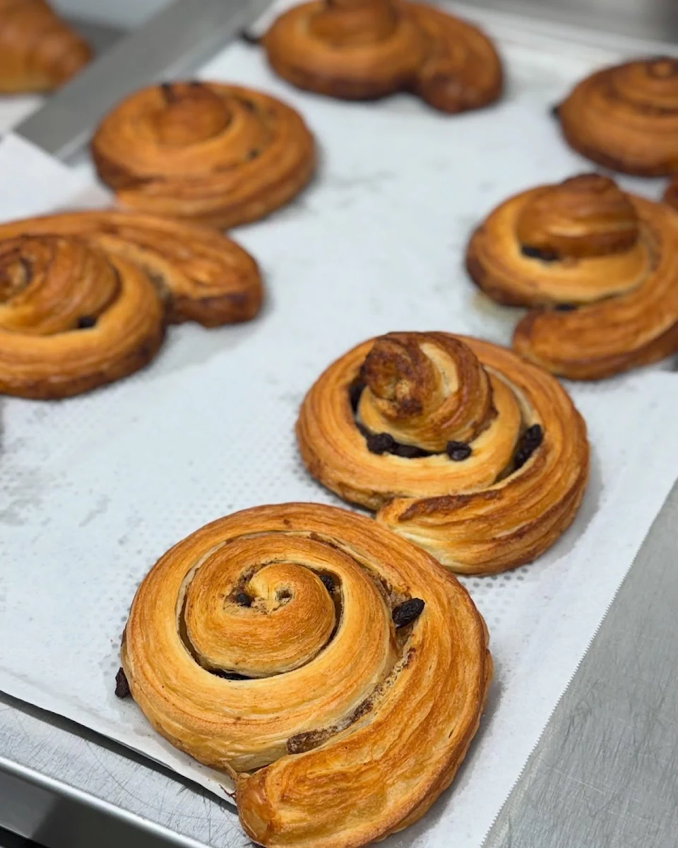 Escargot Pain Au Raisin with Cinnamon, Treaty of Paris (Top Cafe) Sandgate
