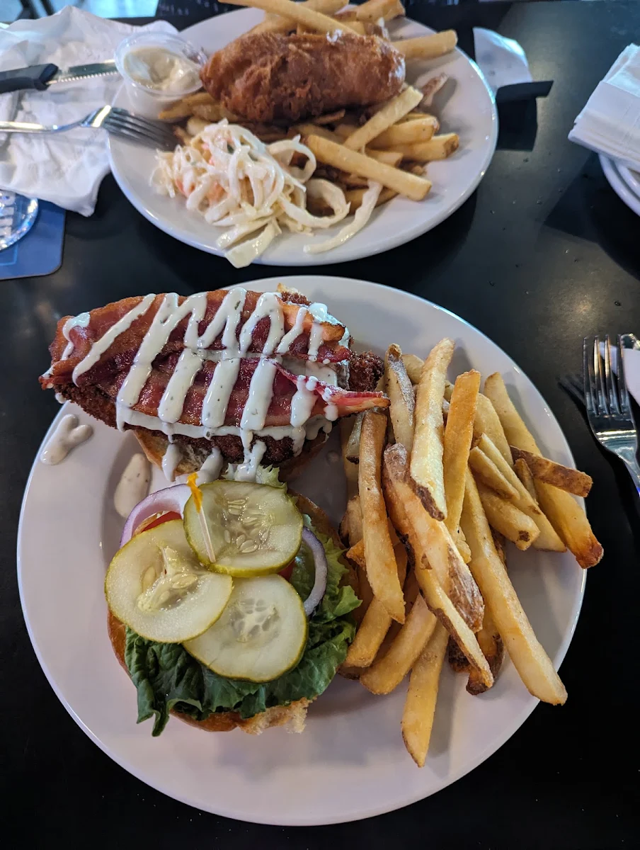 Chicken Burger w Bacon 16 75