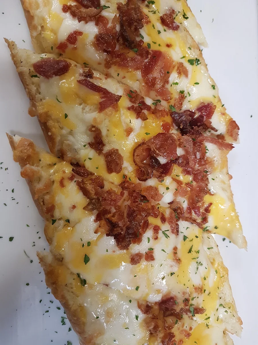 Garlic Bread with Cheese and Bacon