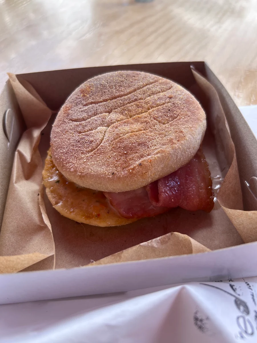 Egg and Bacon Muffin, redd catt