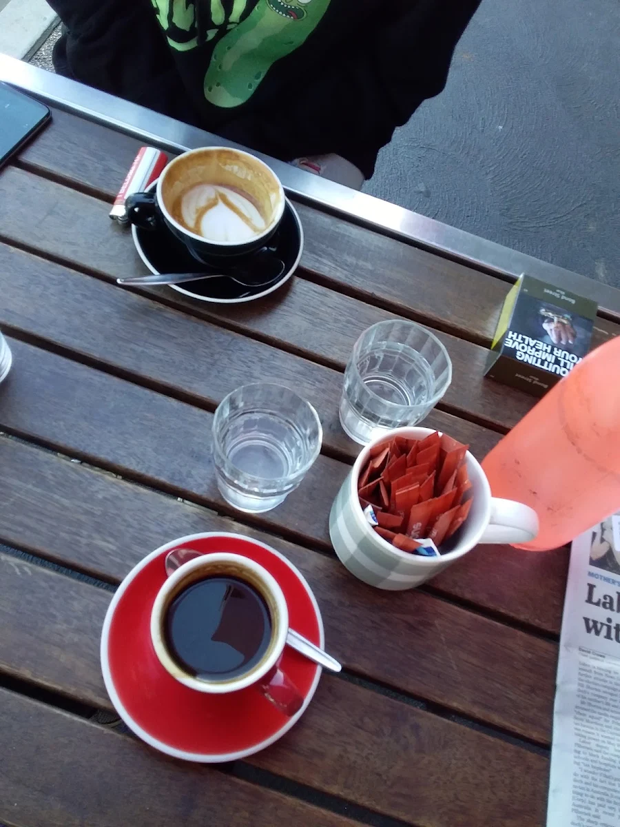 Long Black, redd catt