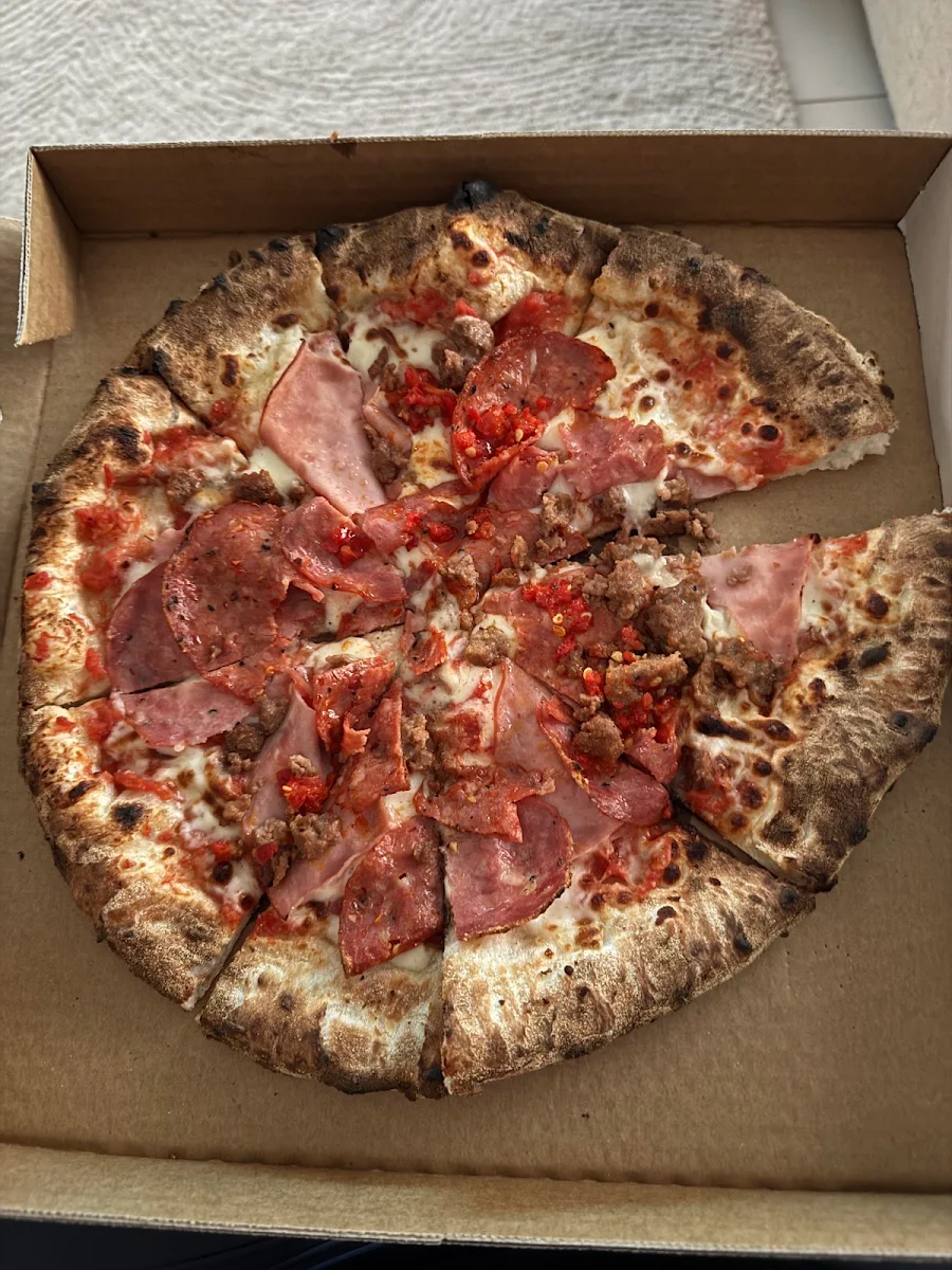 Calabrese Pizza, Pane & vino