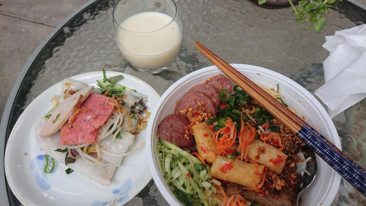 Take Away Grilled Pork N Spring Roll Bun Steamed Rolls, My Tho