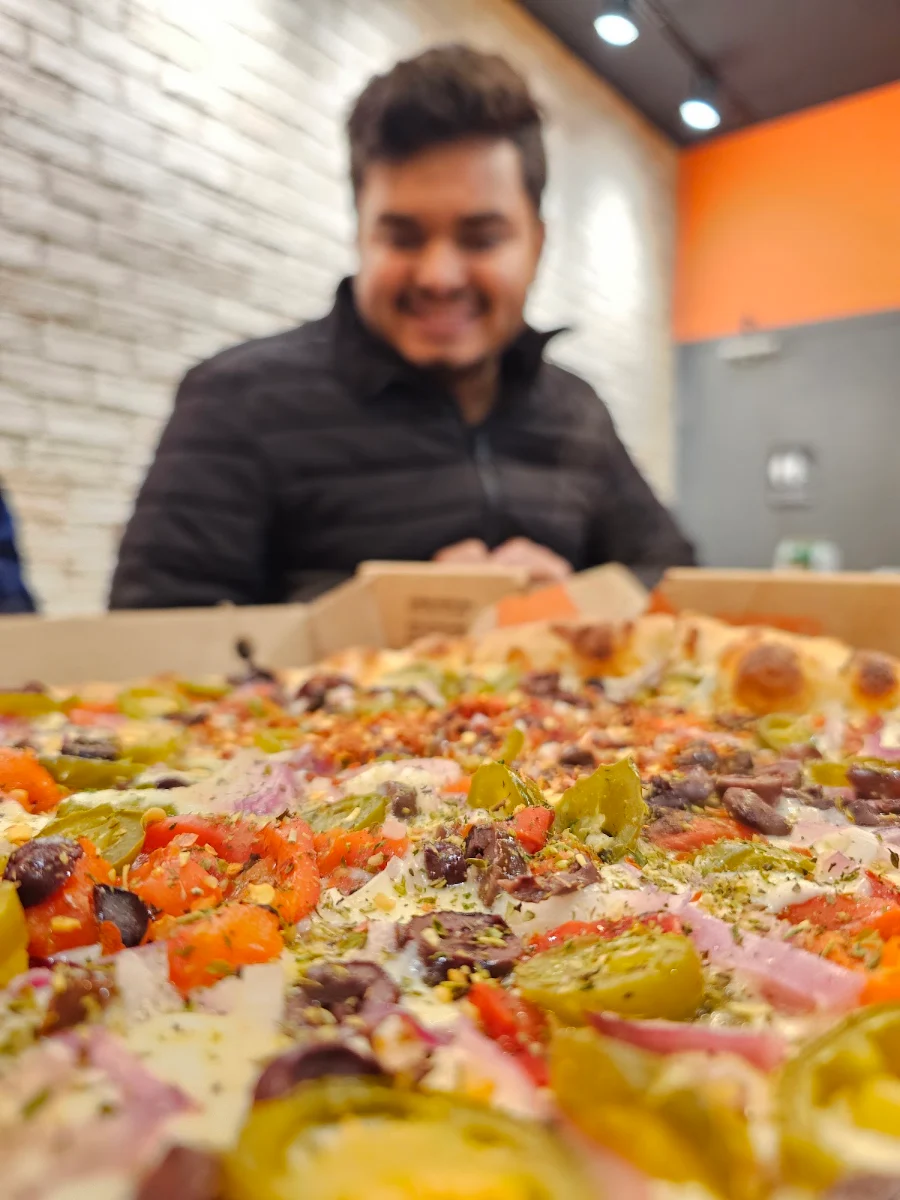 Extra Large Pizza, Pizza Pizza