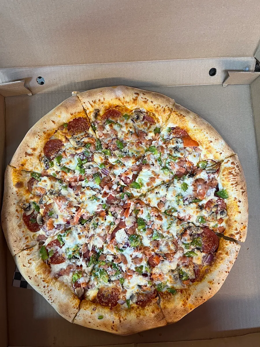 Highlights, Rocky Lake Pizza and Convenience