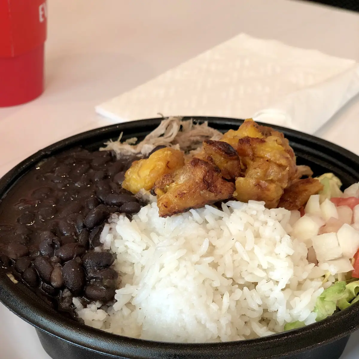 Plato Mixto Con Pollo Y Arroz