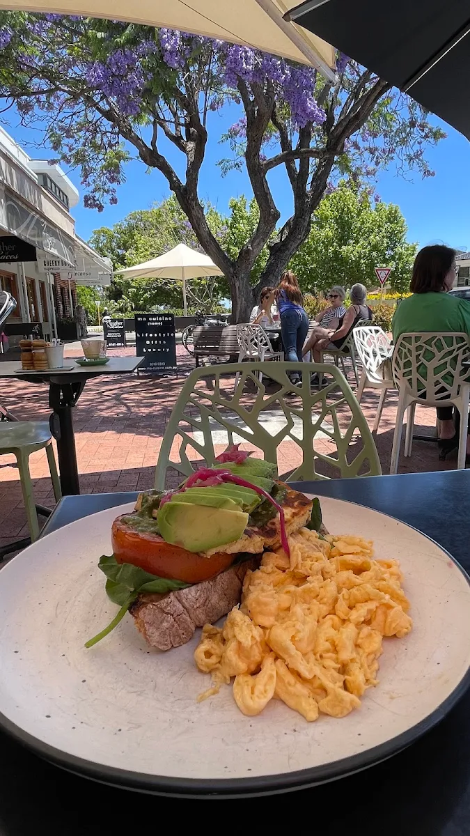 Highlights, Ardross Street Cafe
