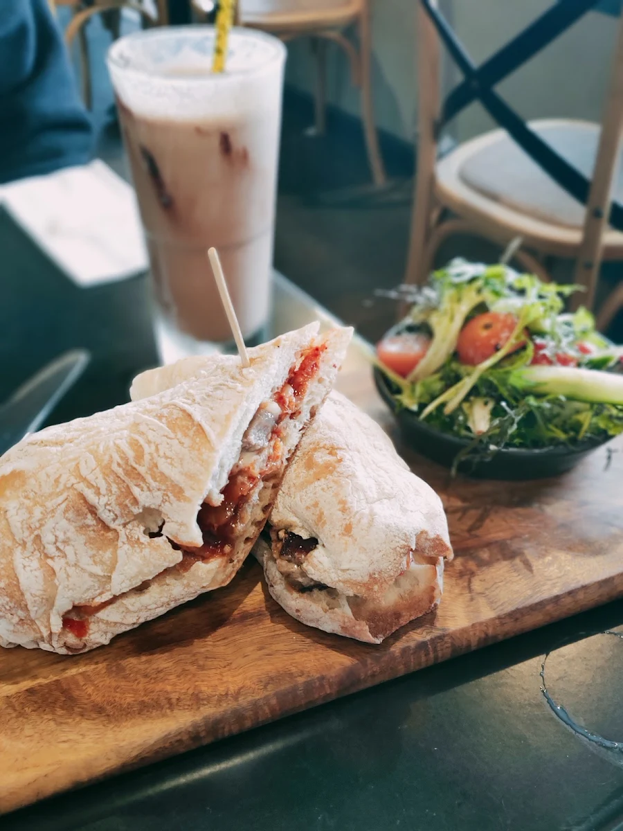 Highlights, Ardross Street Cafe